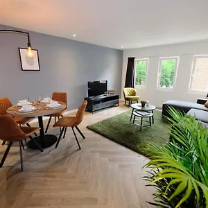 spacious-65m-apartment-in-the-centre-of-eindhoven.utrechthotels.net/